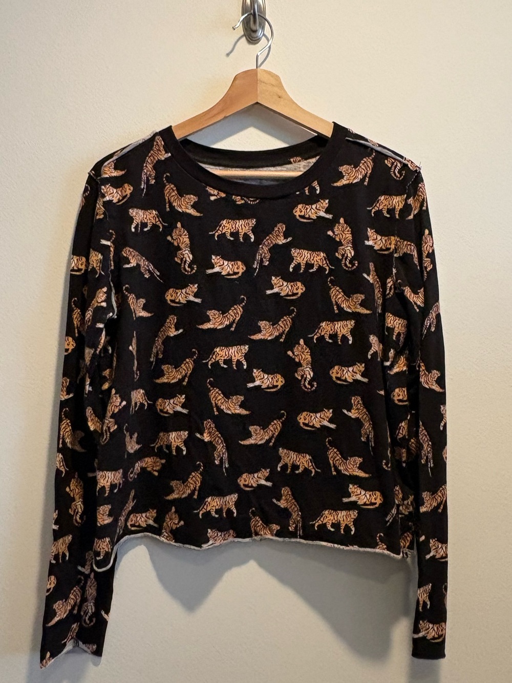 Anthropologie || Maeve Caitlin Boxy Long Sleeve Tee Black Tiger Print Small - Picture 2 of 9